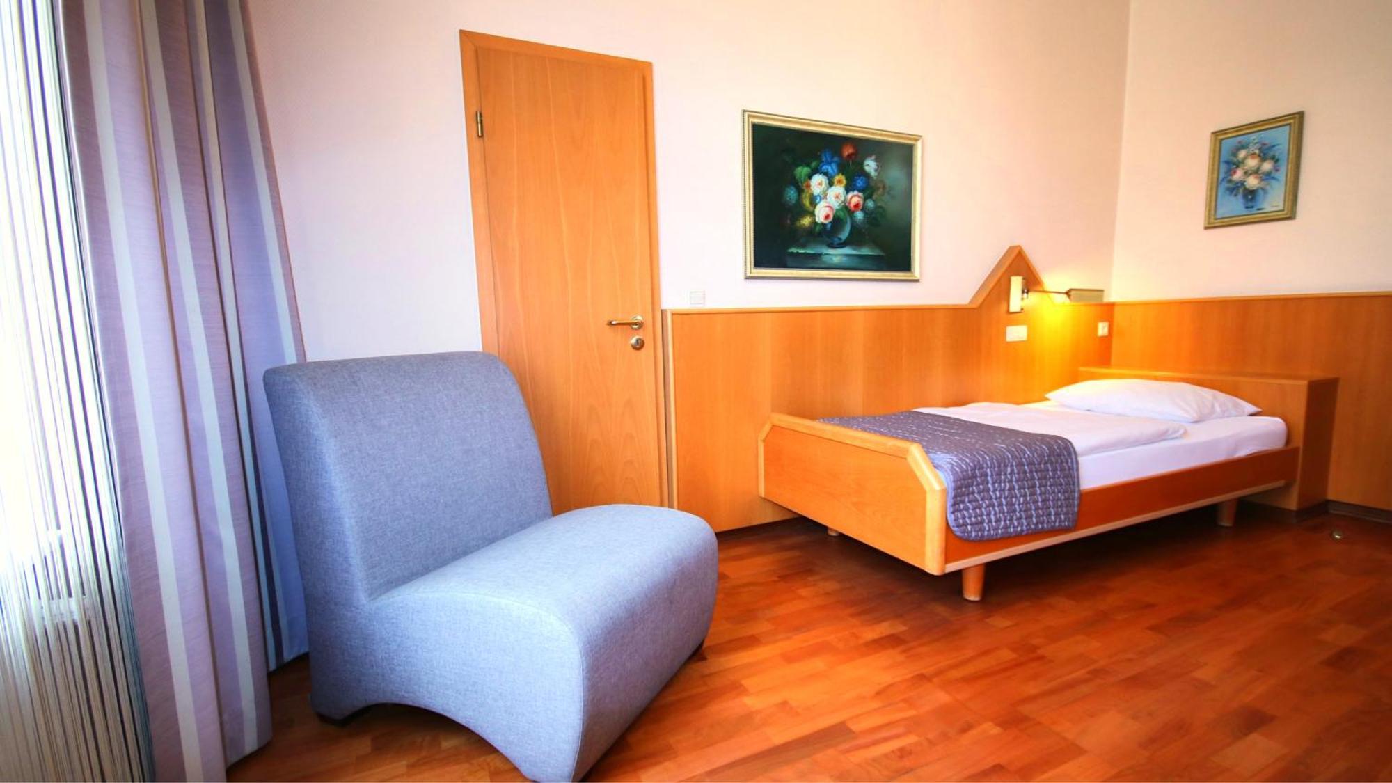 Hotel Komfort Am Kurpark 4*
